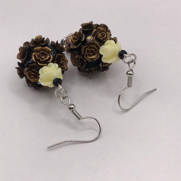 Handmade Elegant Gothic Floral Drop Earrings - Picture 3 of 5